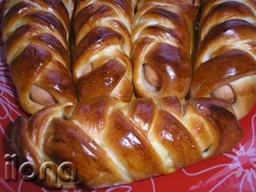 Variant of sausage in dough