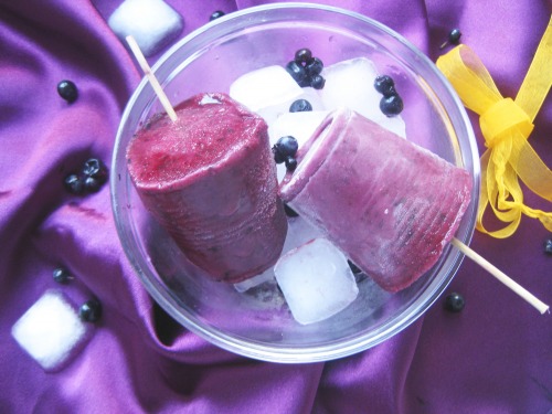 Blueberry-yoghurt ice cream